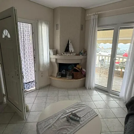 Seaside House Айокампос