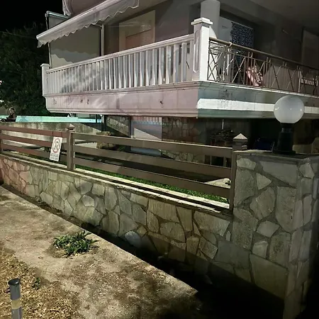 Дом отдыха Seaside House Айокампос